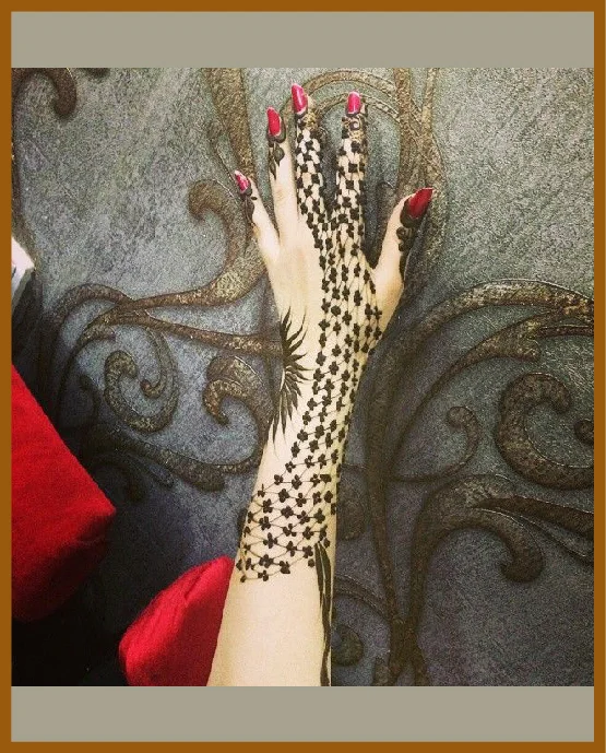 Back Hand Aesthetic Mehndi With Rosebud Spiral Trail